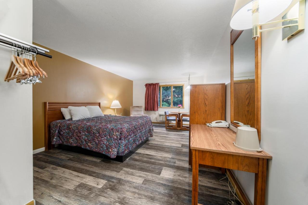 | Executive Inn