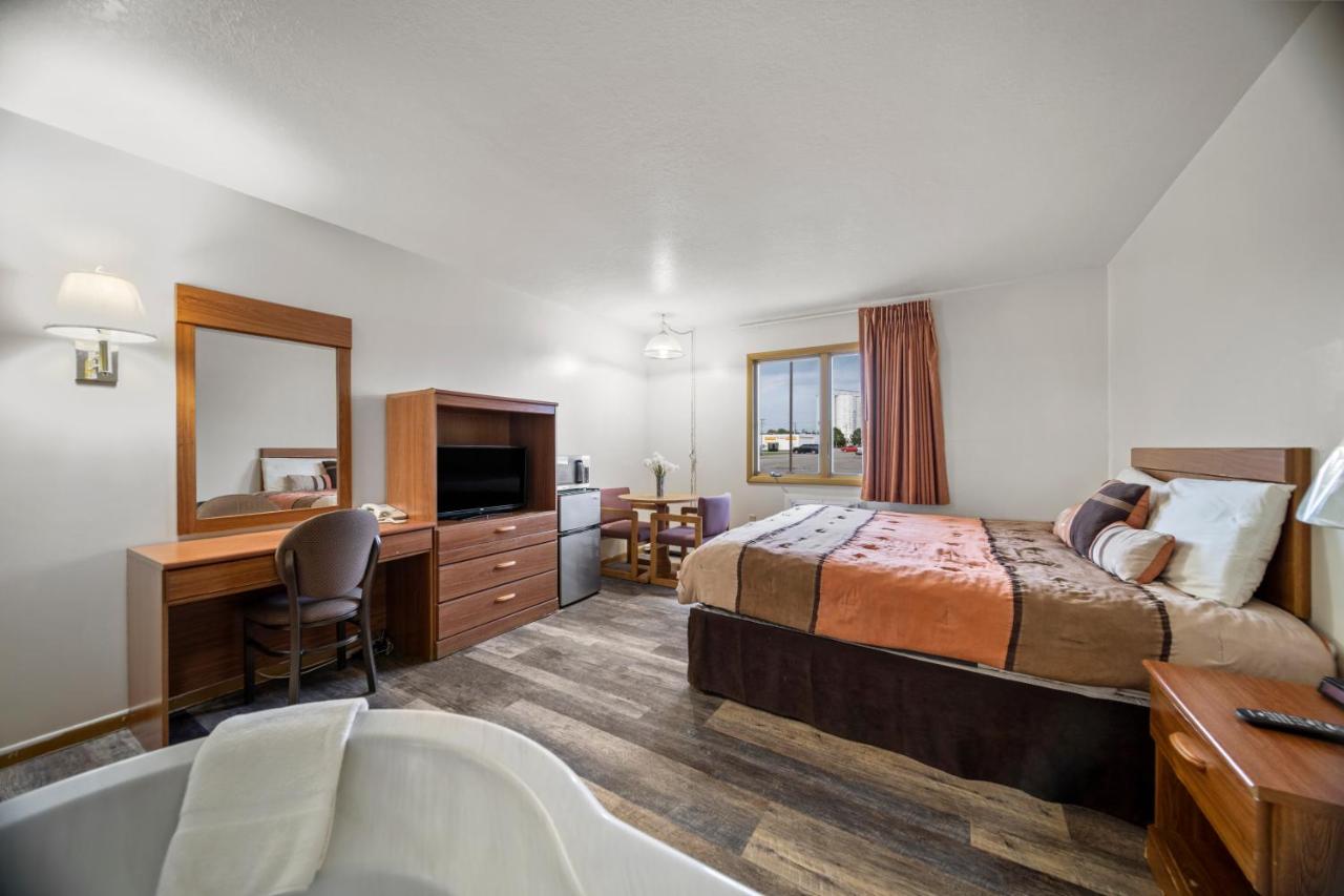 | Executive Inn
