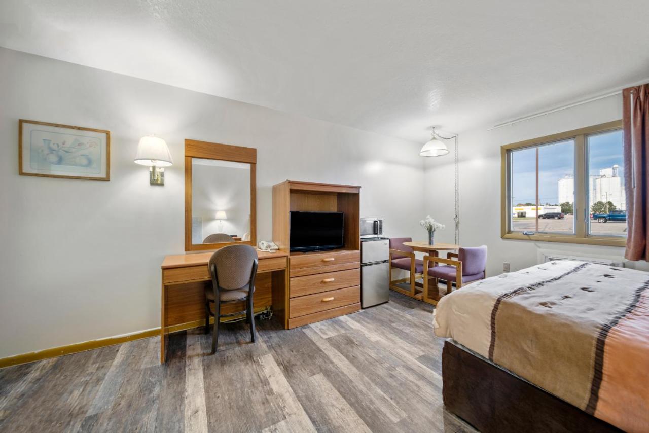 | Executive Inn