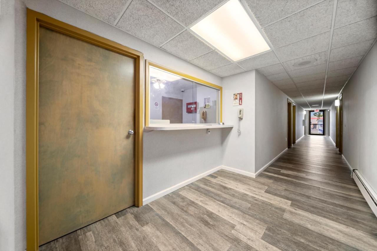 | Executive Inn