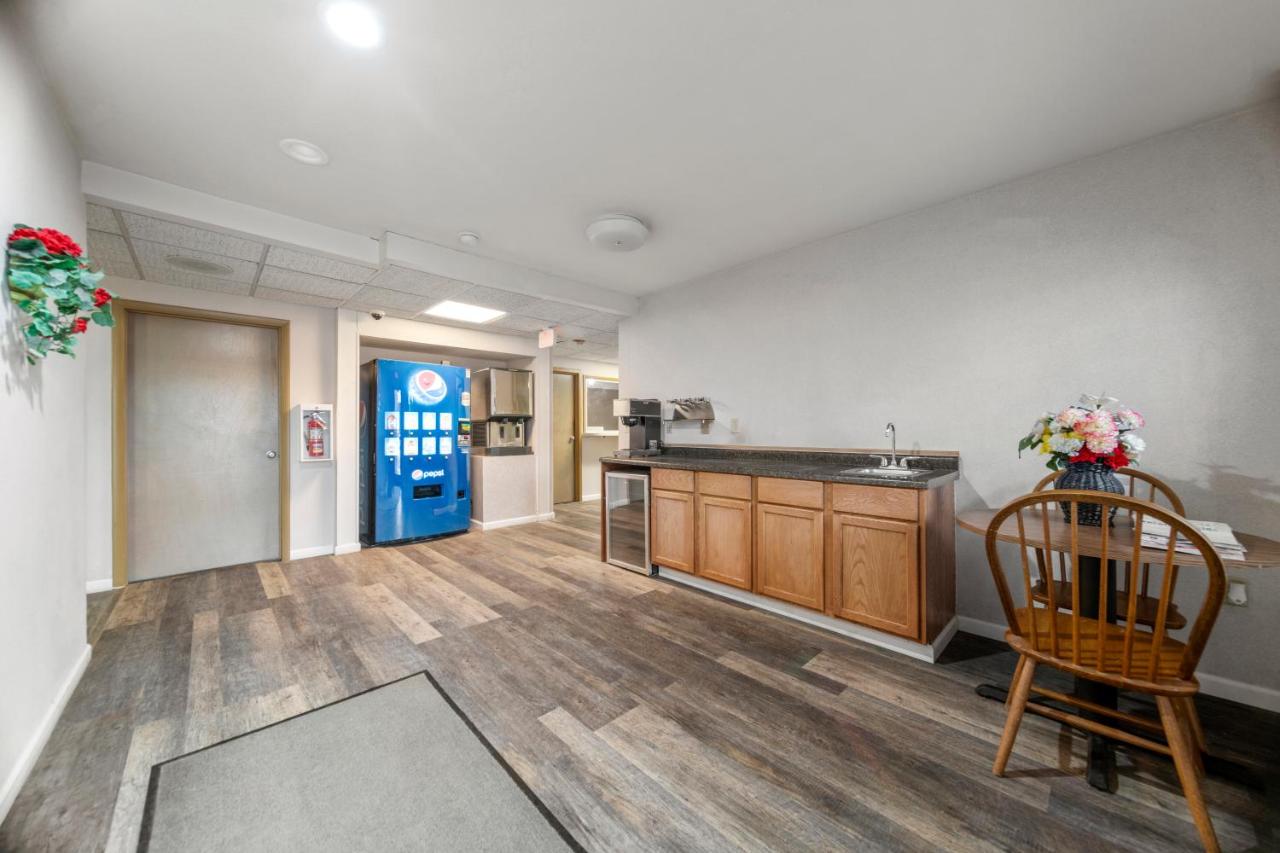 | Executive Inn