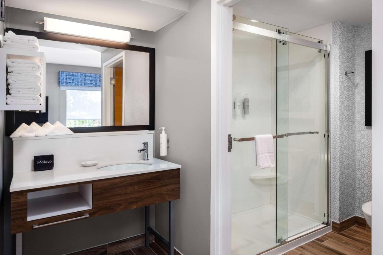 King Suite at Hampton Inn & Suites State College at Williamsburg Square