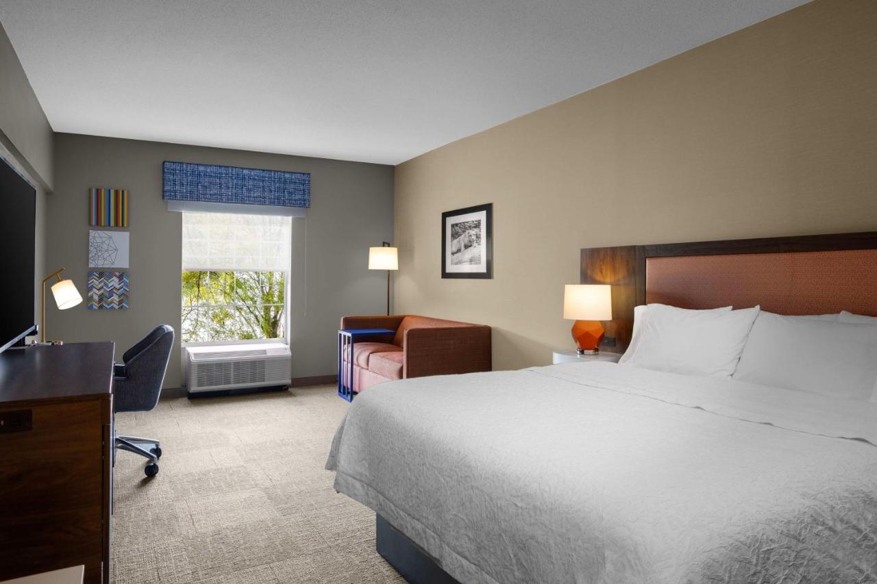 King Room with Study at Hampton Inn & Suites State College at Williamsburg Square