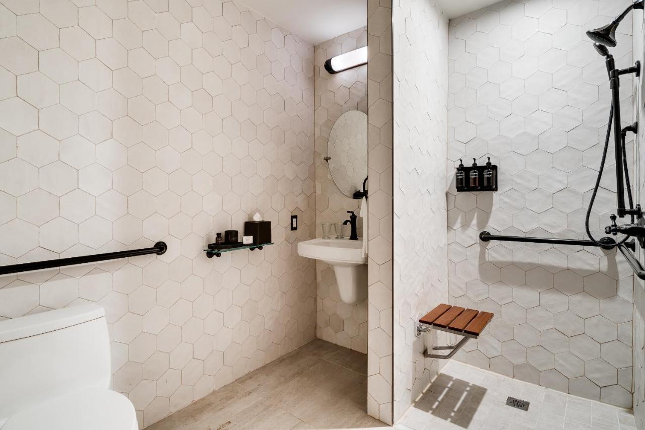 Queen Room - Disability Access at Esmé Miami Beach