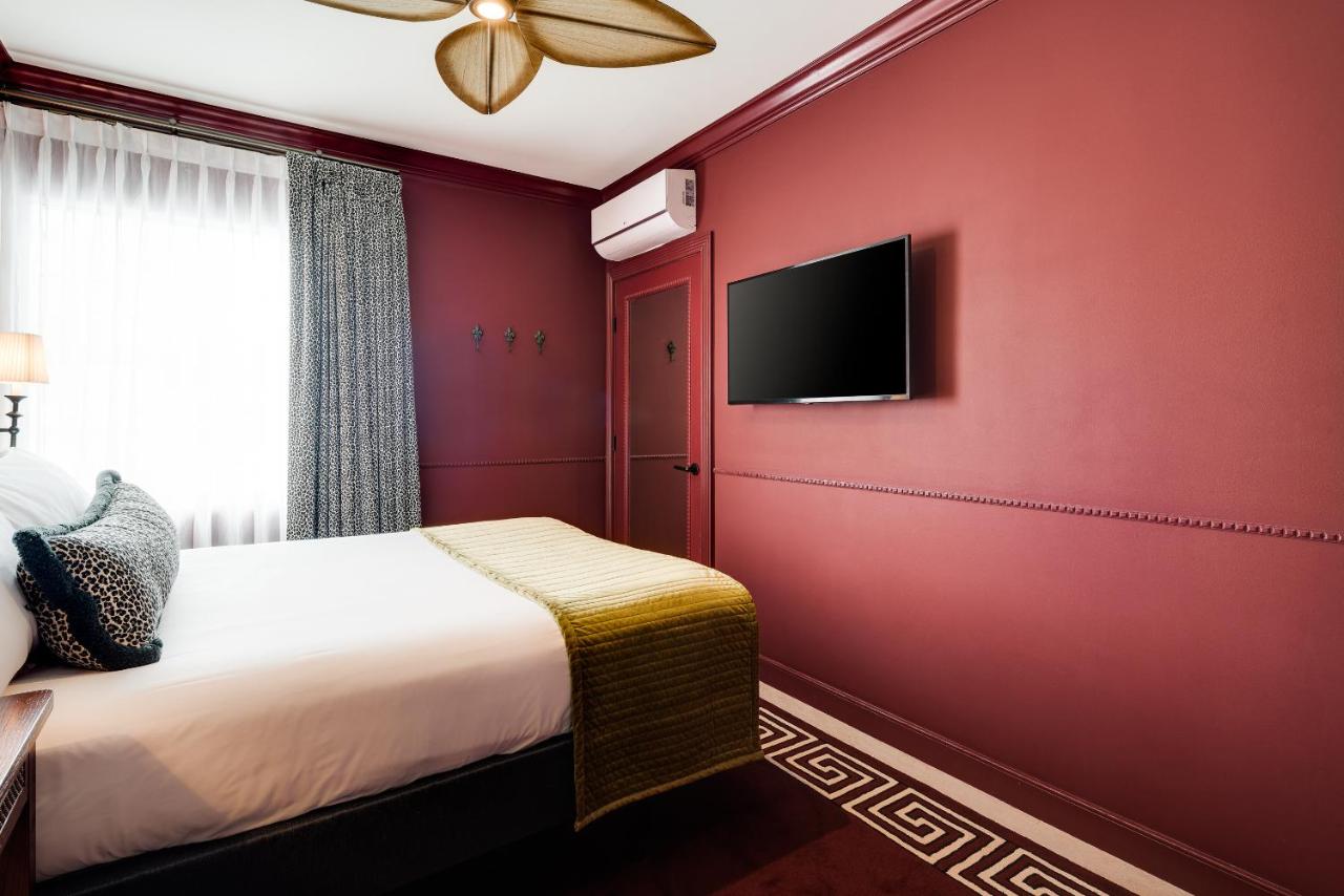 Queen Room - Disability Access at Esmé Miami Beach