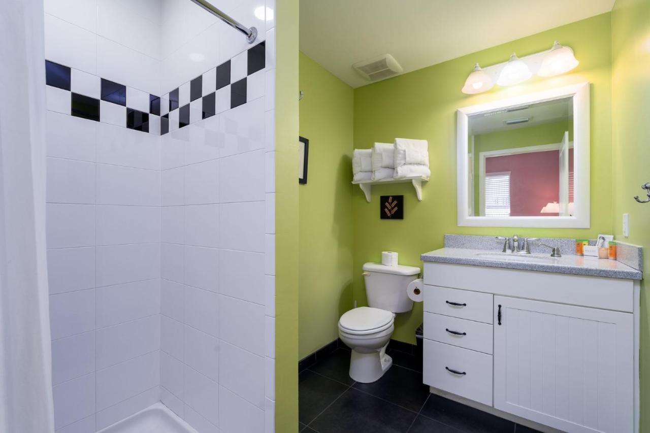 | Harbour House at the Inn 204