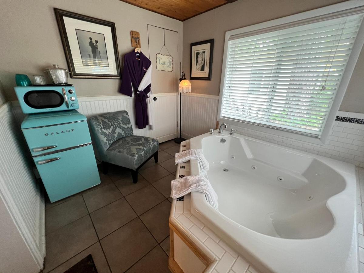 | Sherwood Court Cottages