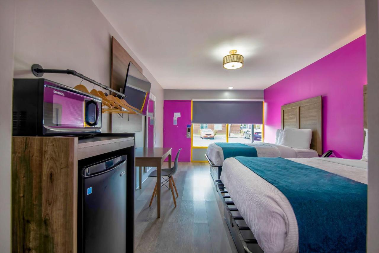 | The Crimson of Tusk-A-Loosa A Boutique Lodge