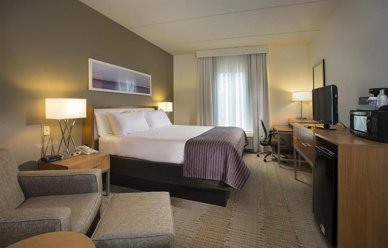 | Holiday Inn Express and Suites New Orleans Airport, an IHG Hotel