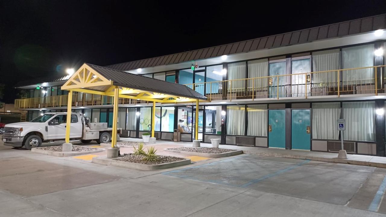  | Econo Lodge Oak Grove