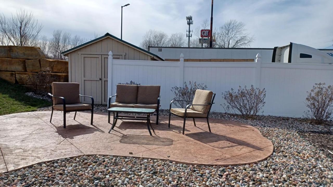 | Econo Lodge Oak Grove