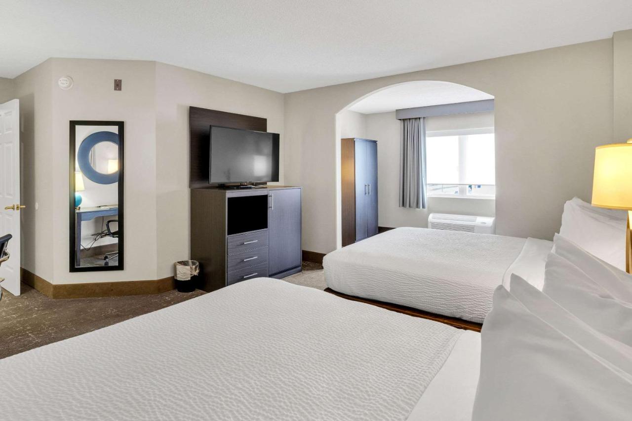 Deluxe Queen Suite at Country Inn & Suites by Radisson Rehoboth Beach - Dewey