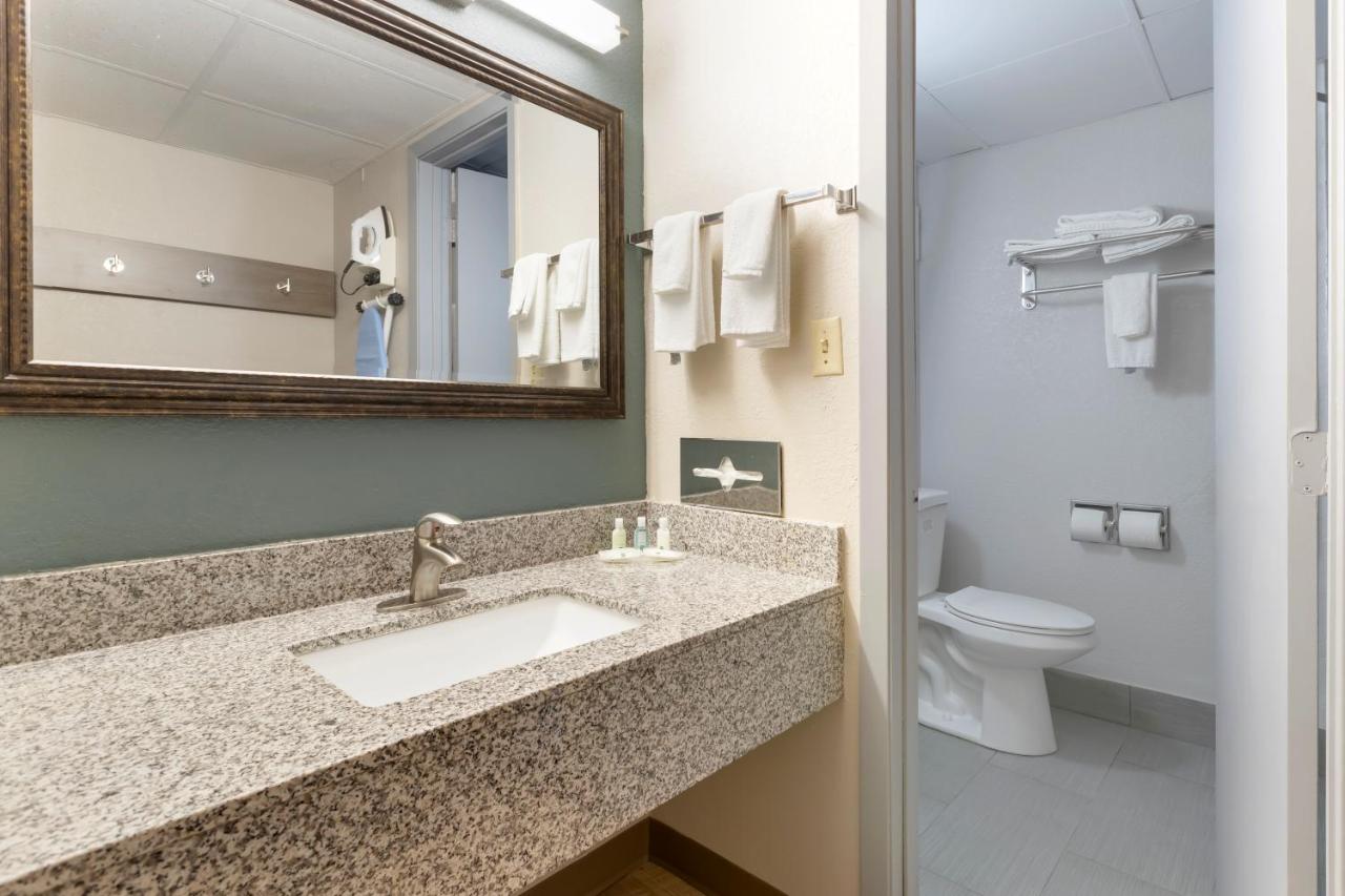 King Room at Quality Inn Newton at I-80