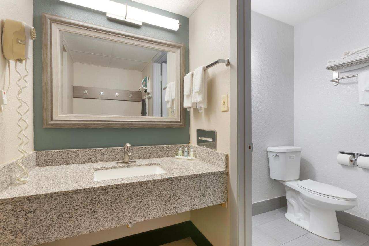 Room #29158916 at Quality Inn Newton at I-80