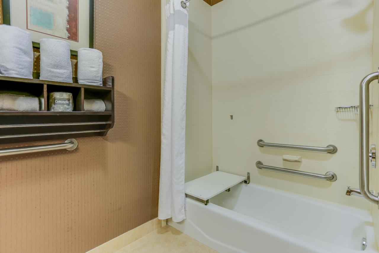 King Room at Holiday Inn Express Hotel & Suites Huntsville by IHG
