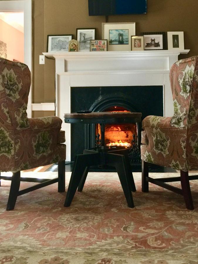  | Charred Oaks Inn