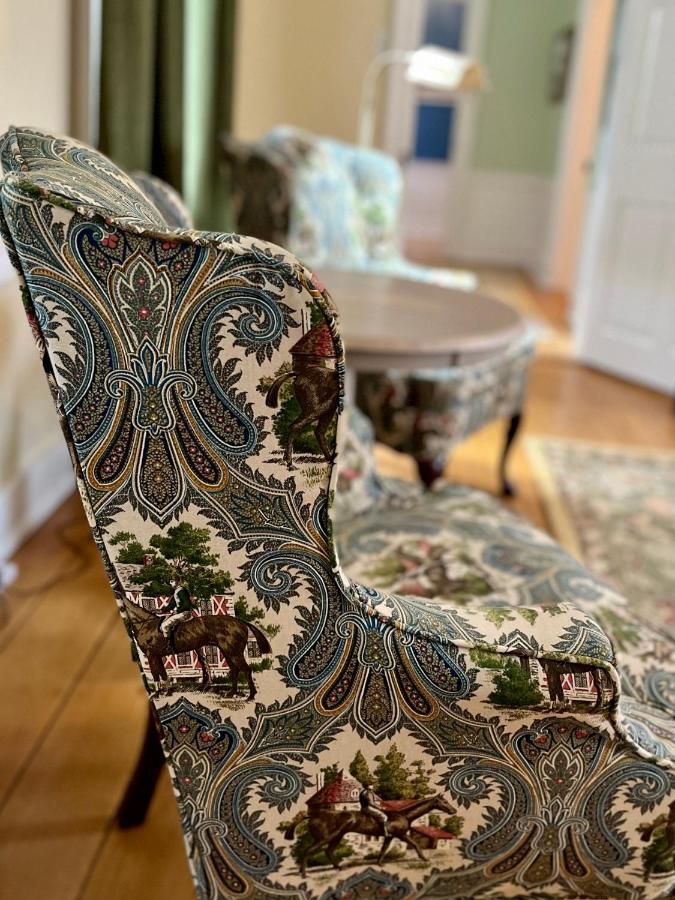  | Charred Oaks Inn