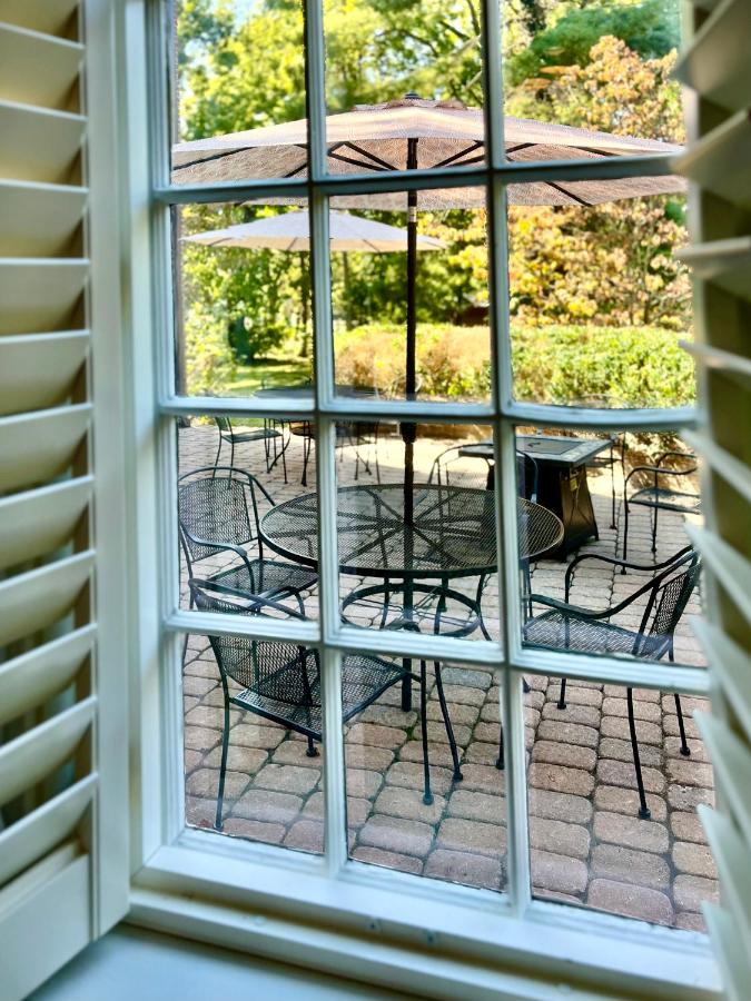  | Charred Oaks Inn