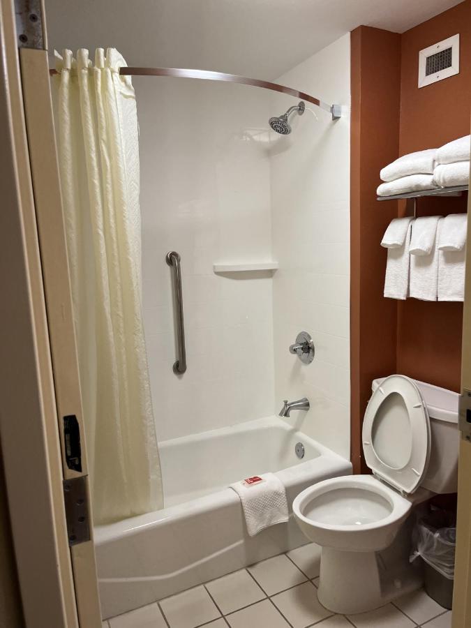 King Room at Econo Lodge Pigeon Forge Riverside
