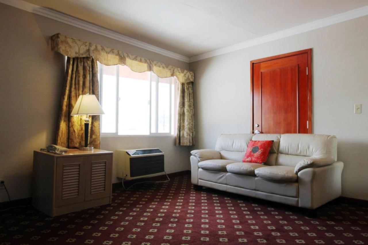Suite Room at Metro Plaza Hotel
