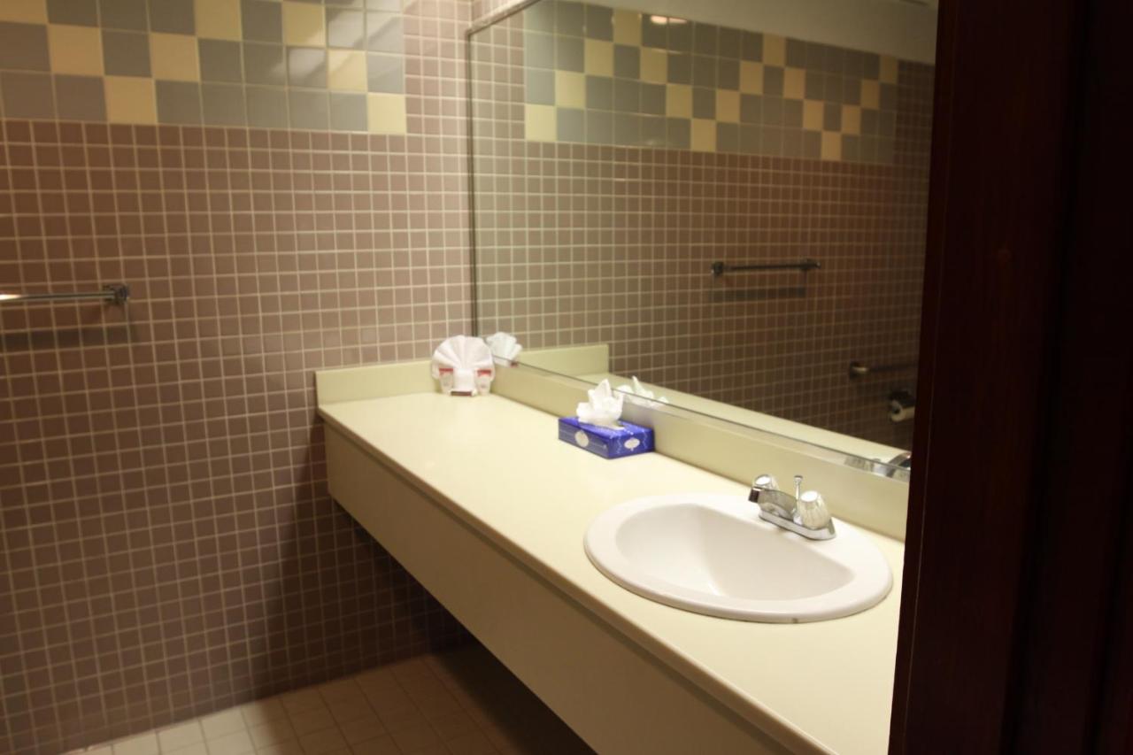 Standard Queen Room with Two Queen Beds at Metro Plaza Hotel