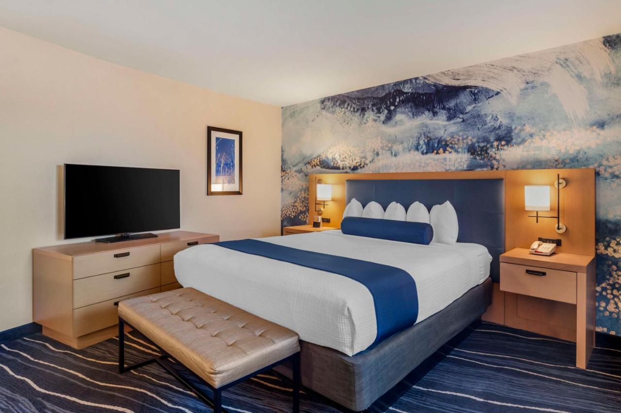 Executive King Room at Best Western Plus Marina Gateway Hotel