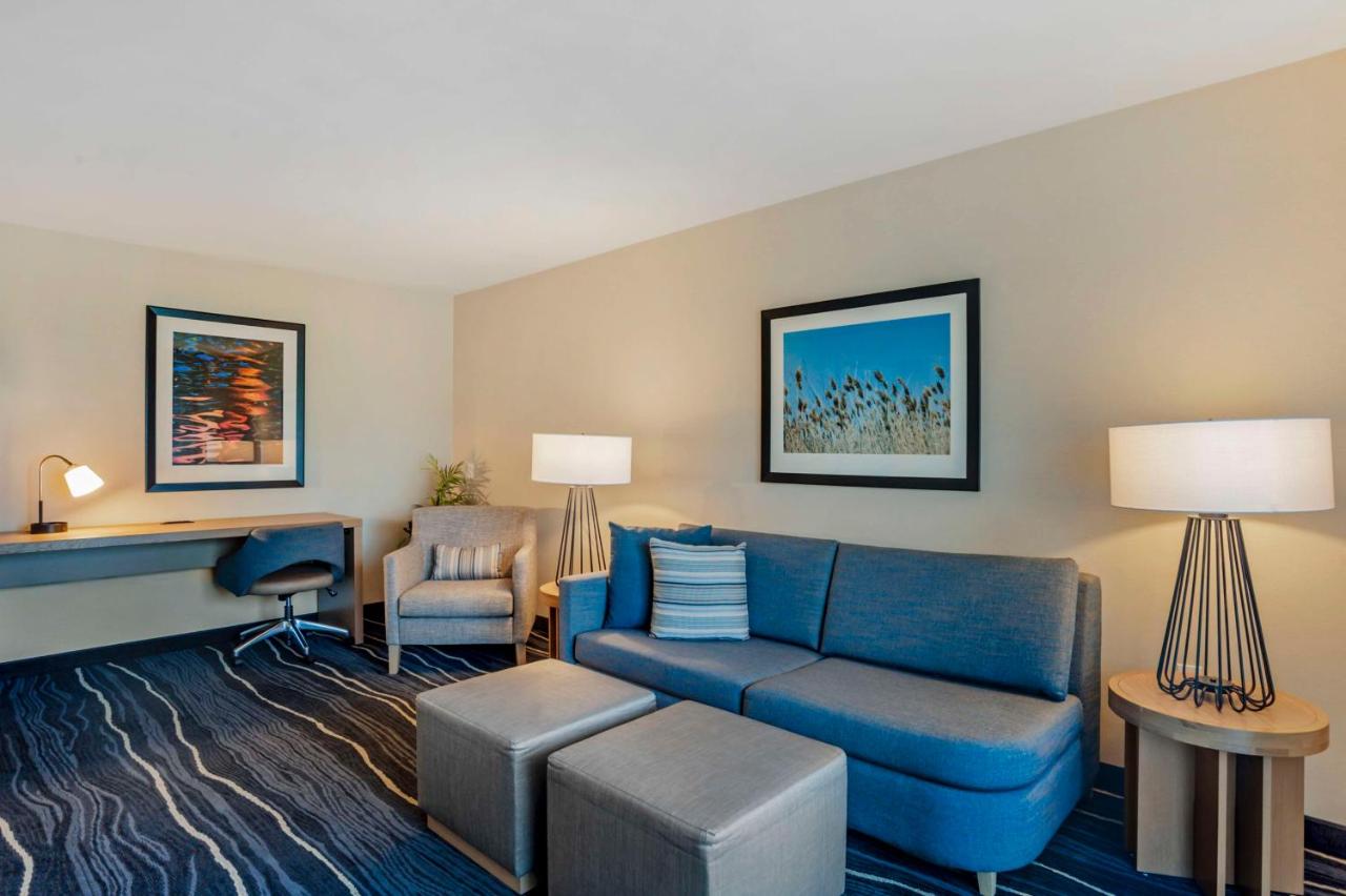 Executive King Suite at Best Western Plus Marina Gateway Hotel