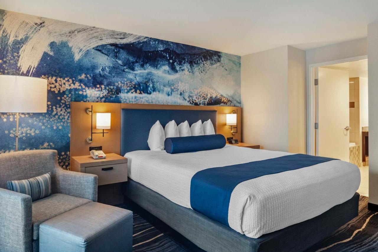 Executive King Suite at Best Western Plus Marina Gateway Hotel