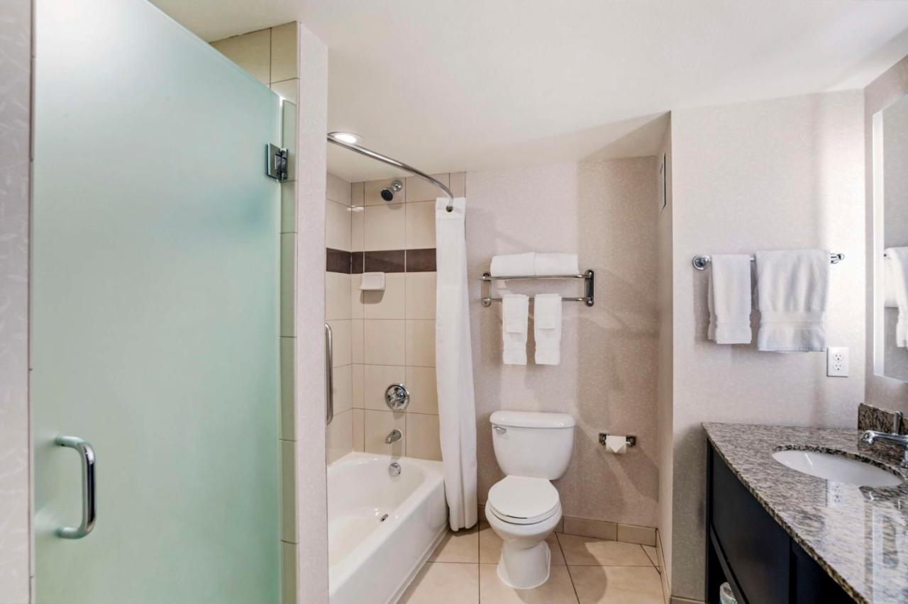 Executive King Room at Best Western Plus Marina Gateway Hotel
