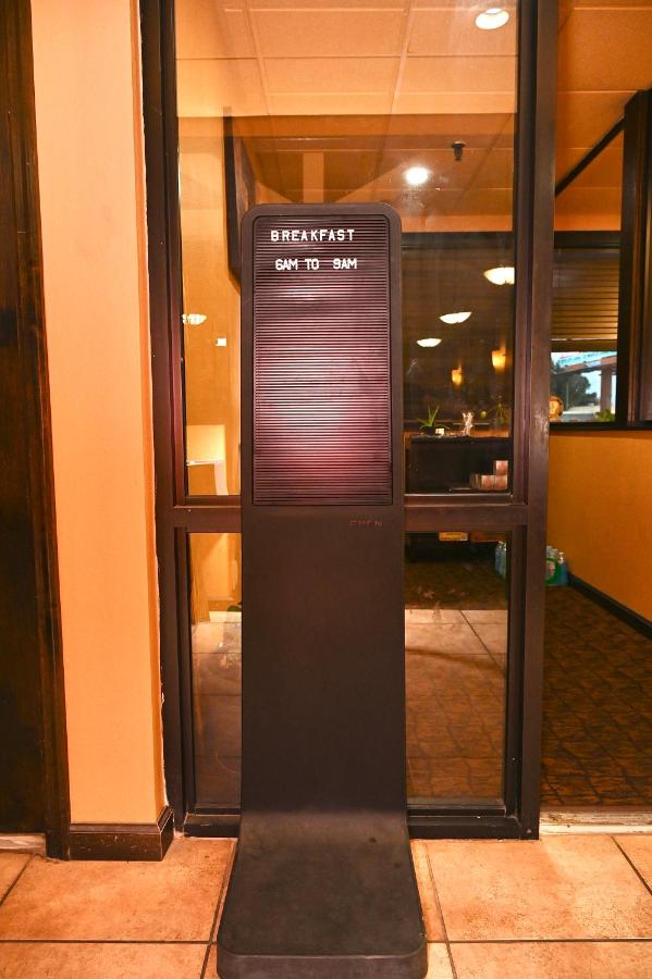 | Fortune Inn & Suites
