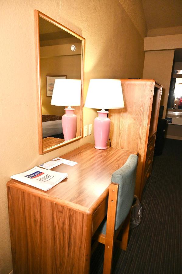 | Fortune Inn & Suites