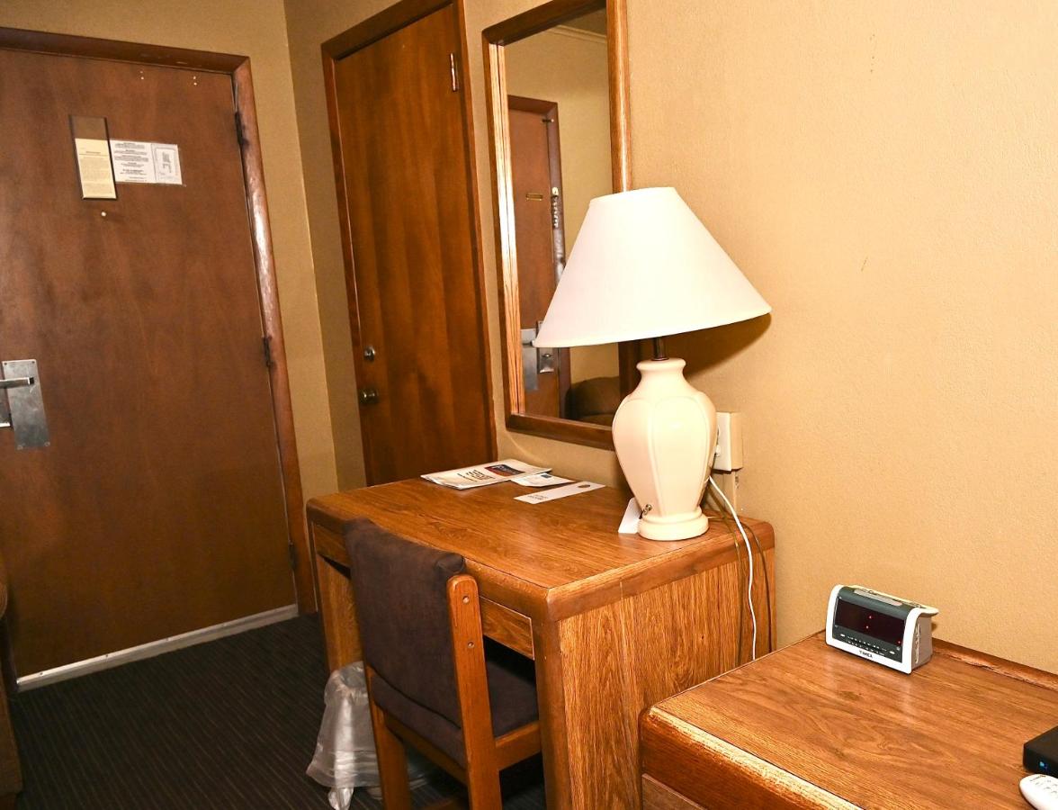 | Fortune Inn & Suites