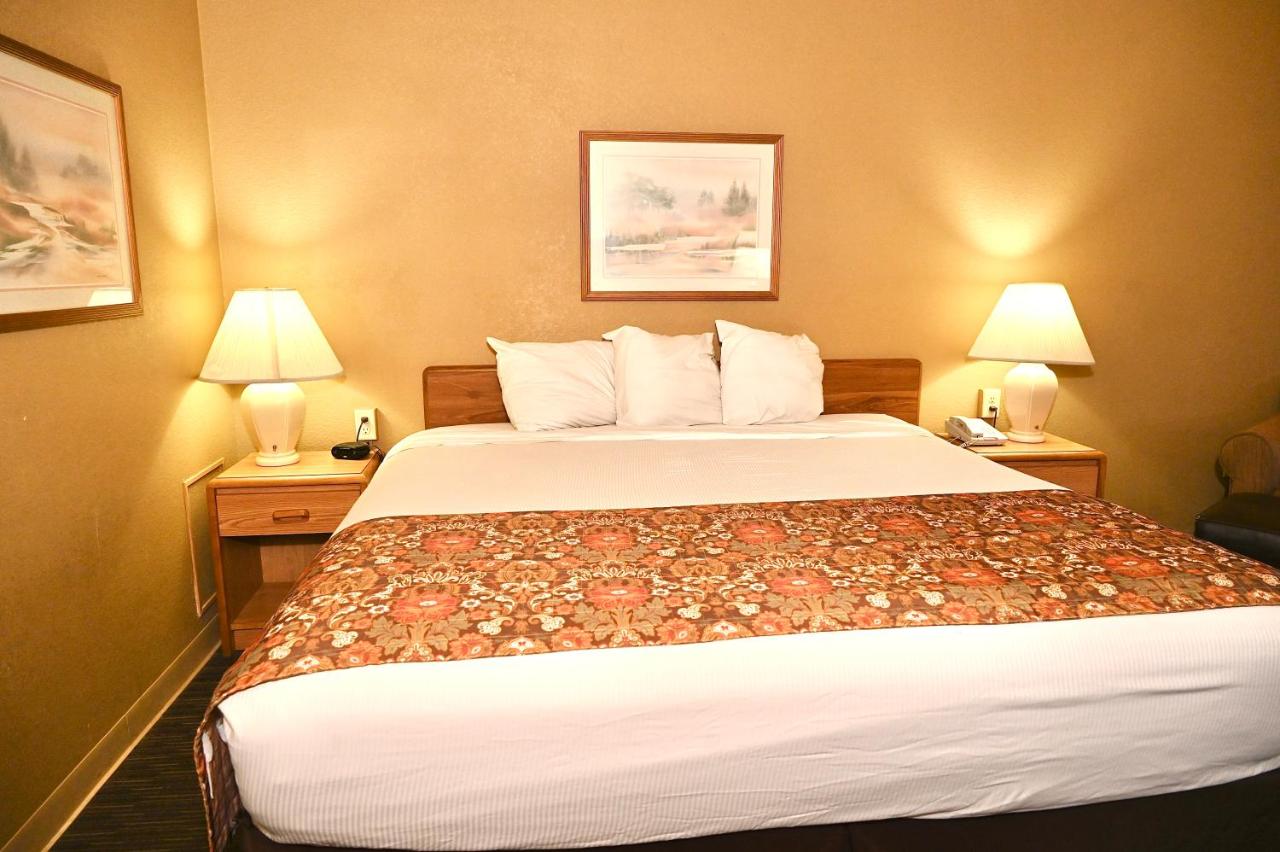 | Fortune Inn & Suites