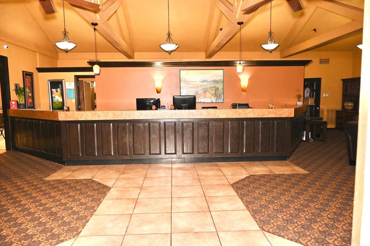 | Fortune Inn & Suites