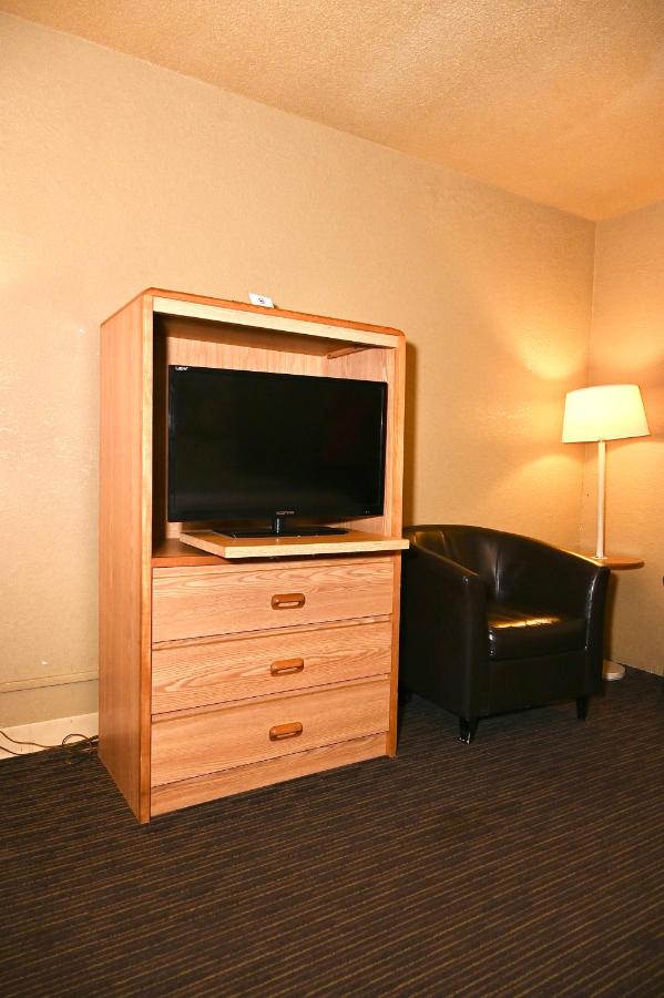 | Fortune Inn & Suites