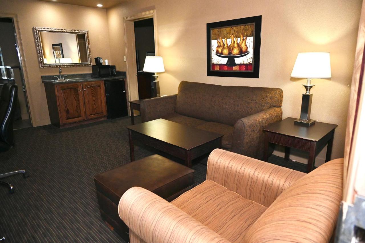 | Fortune Inn & Suites
