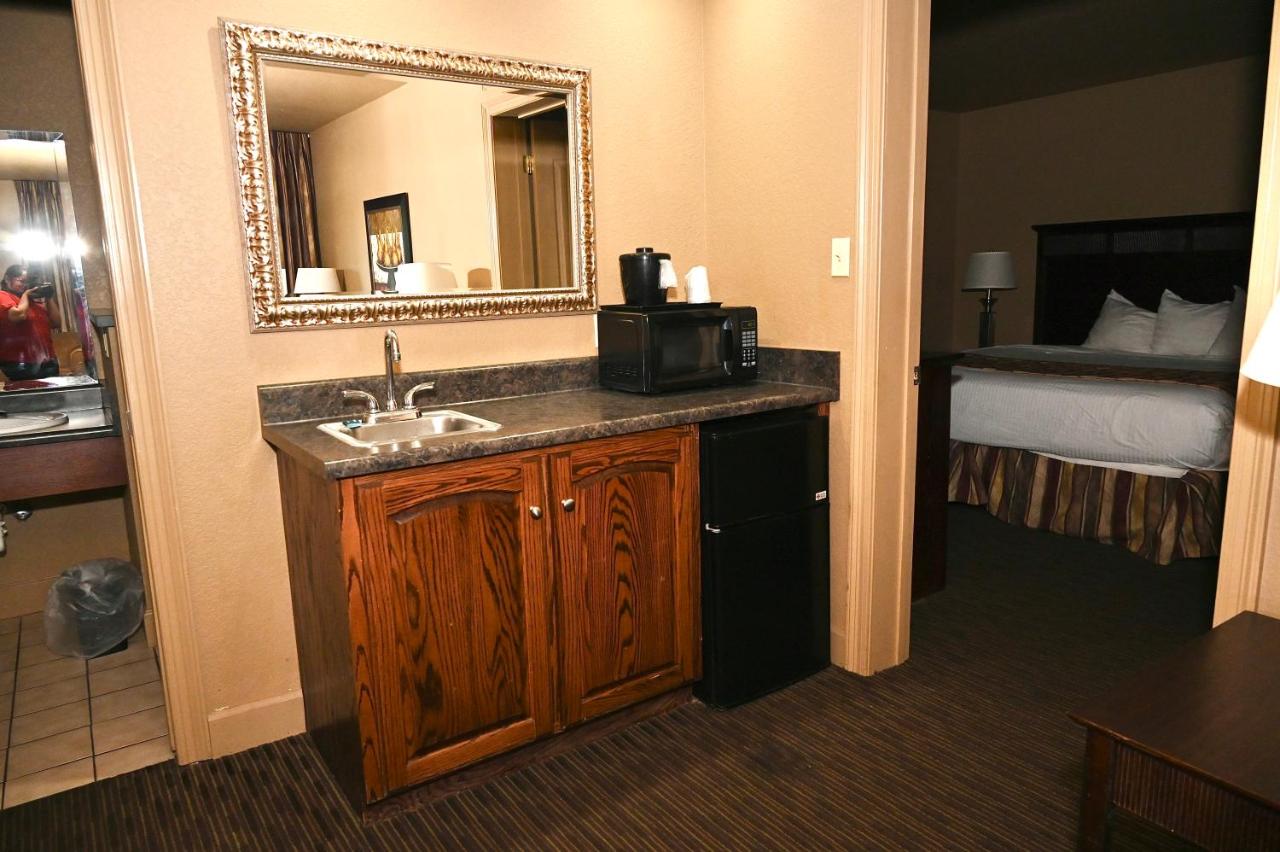 | Fortune Inn & Suites