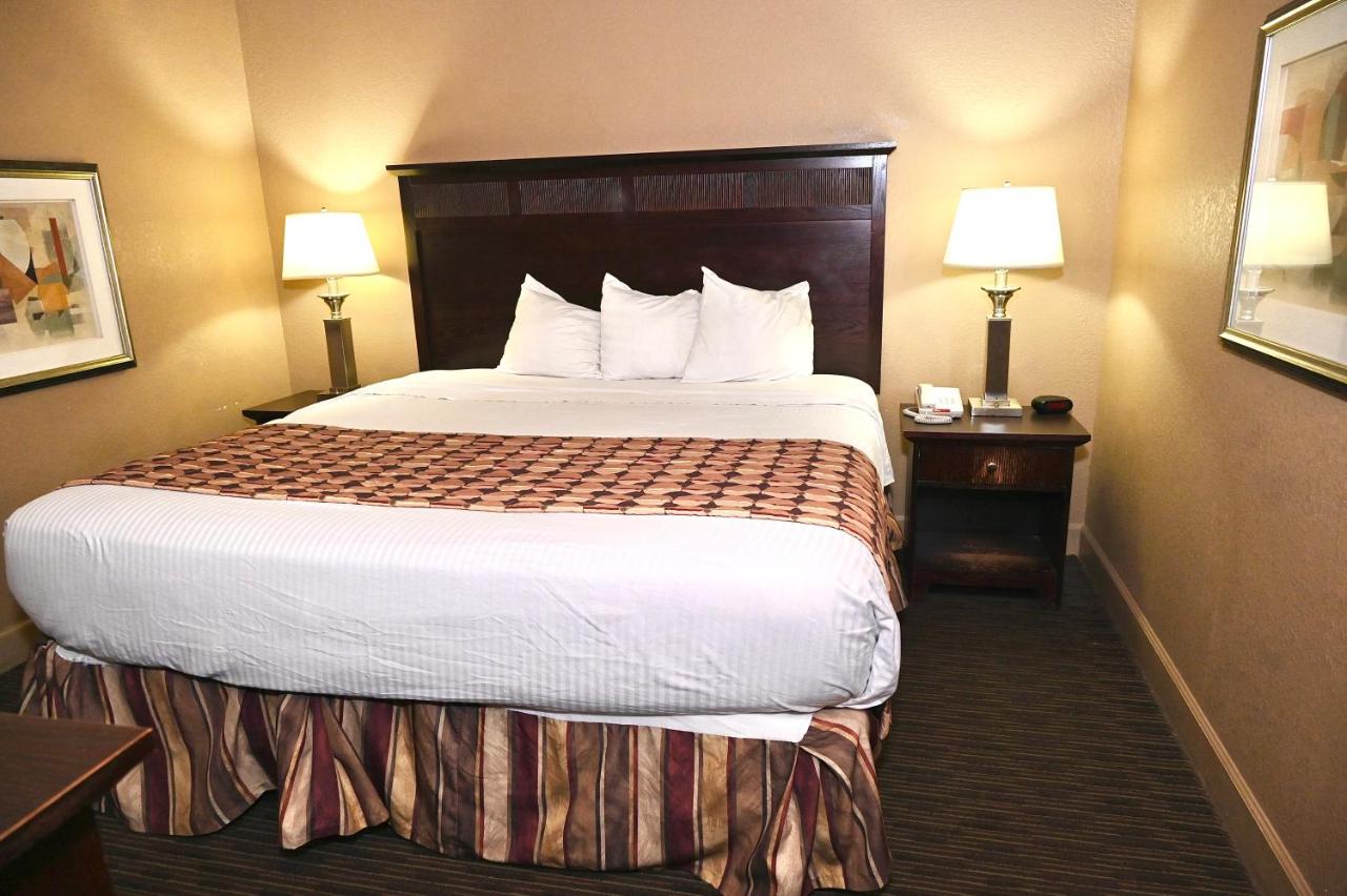 | Fortune Inn & Suites