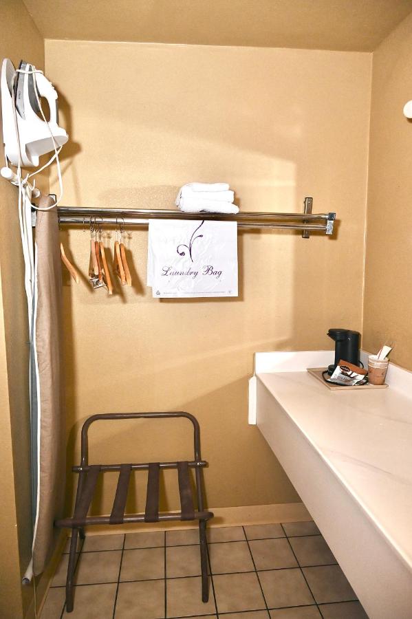 | Fortune Inn & Suites