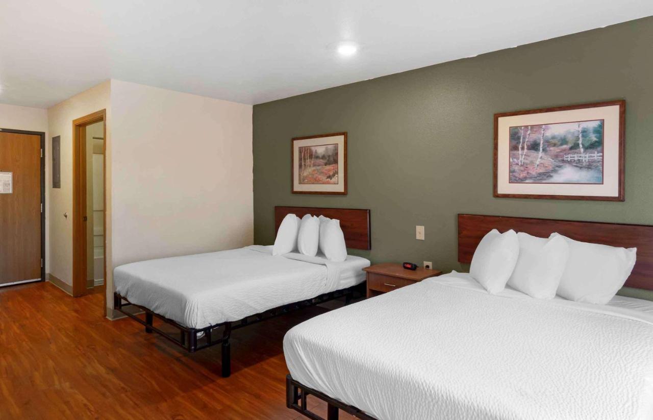 Double Room with Two Double Beds - Non-Smoking at Extended Stay America Select Suites - Kansas City - South - I-49