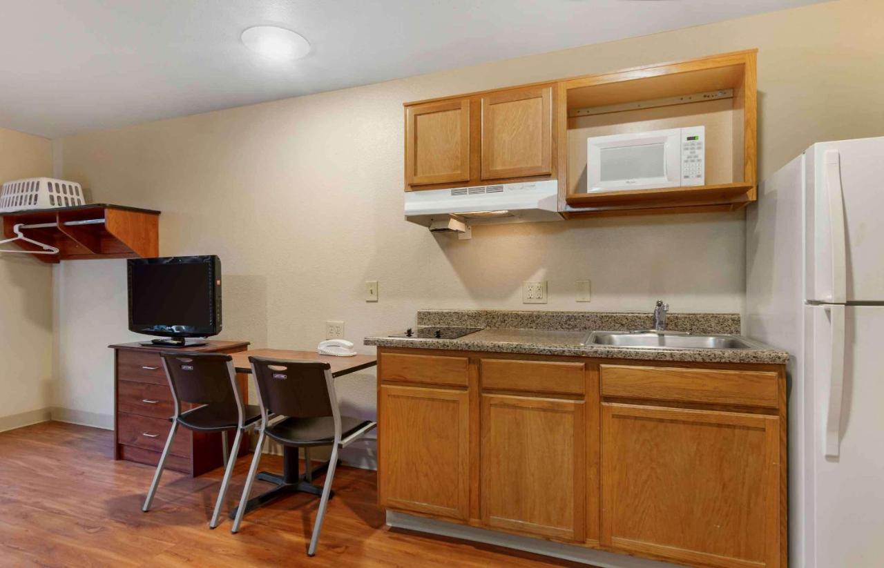 Double Room with Two Double Beds - Non-Smoking at Extended Stay America Select Suites - Kansas City - South - I-49