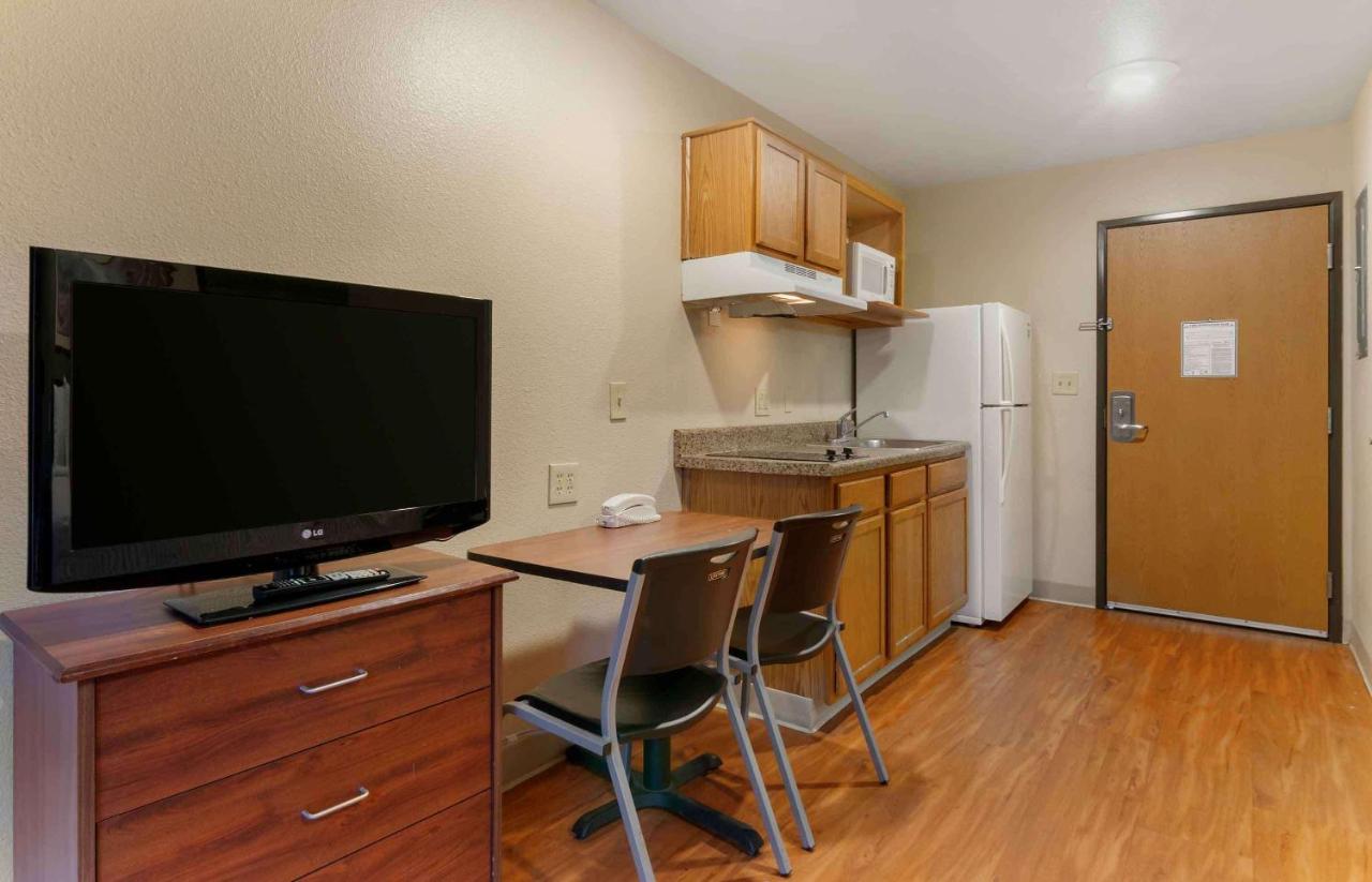 Standard Double Room - Non-Smoking at Extended Stay America Select Suites - Kansas City - South - I-49