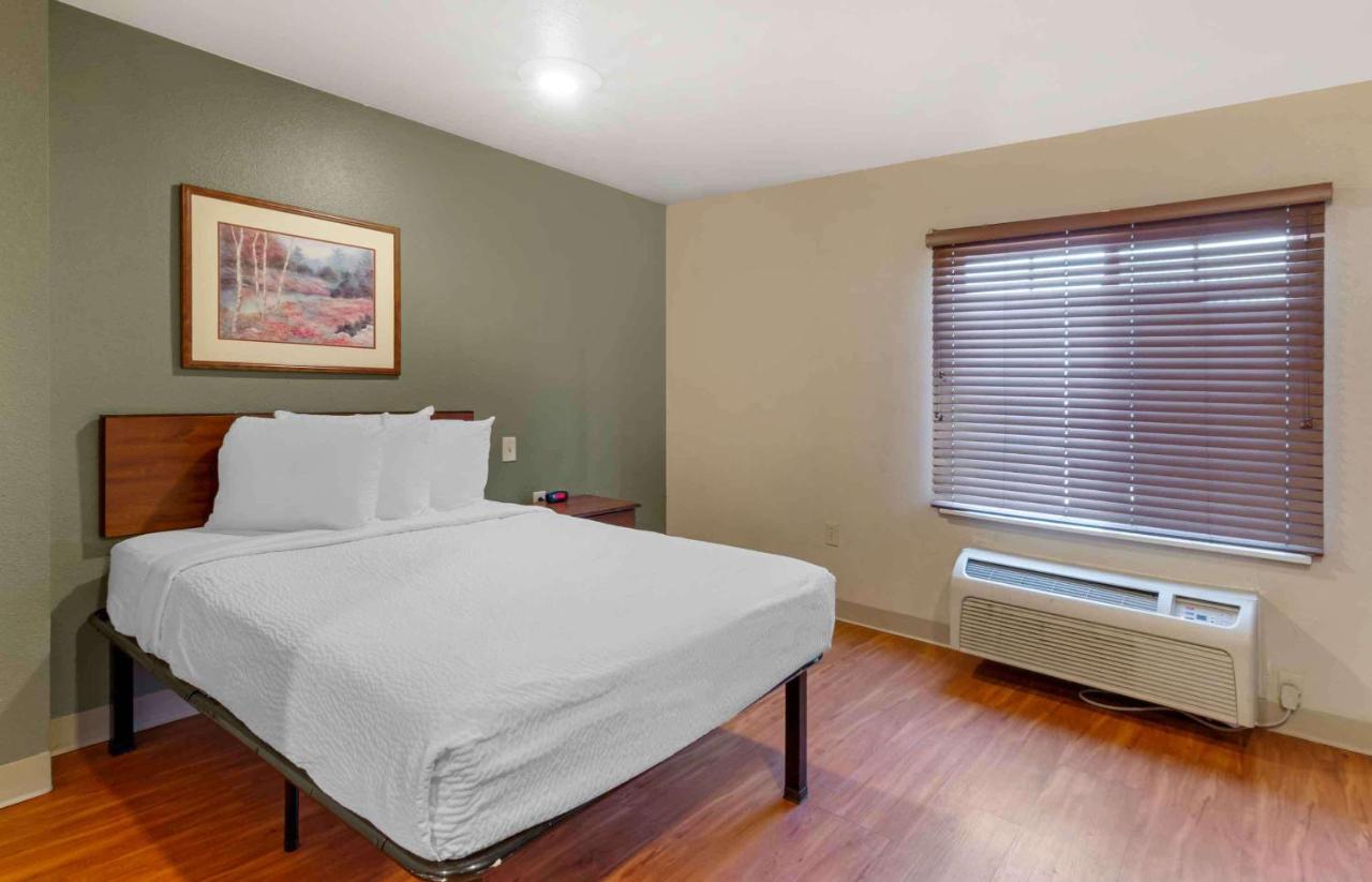 Standard Double Room - Non-Smoking at Extended Stay America Select Suites - Kansas City - South - I-49
