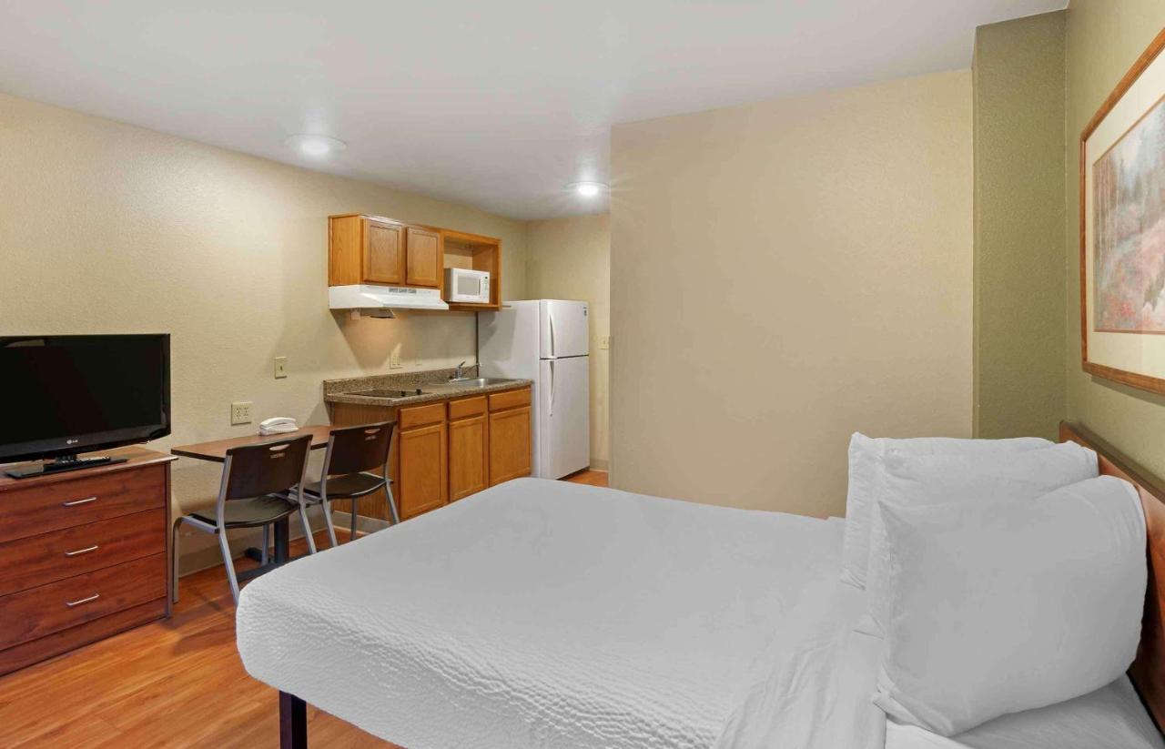 Standard Double Room - Non-Smoking at Extended Stay America Select Suites - Kansas City - South - I-49