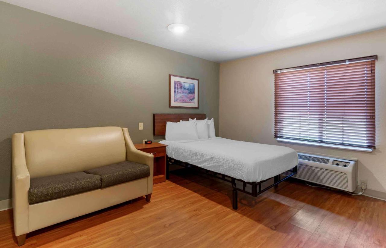 Standard Double Room with Tub - Disability Access/Non-Smoking at Extended Stay America Select Suites - Kansas City - South - I-49
