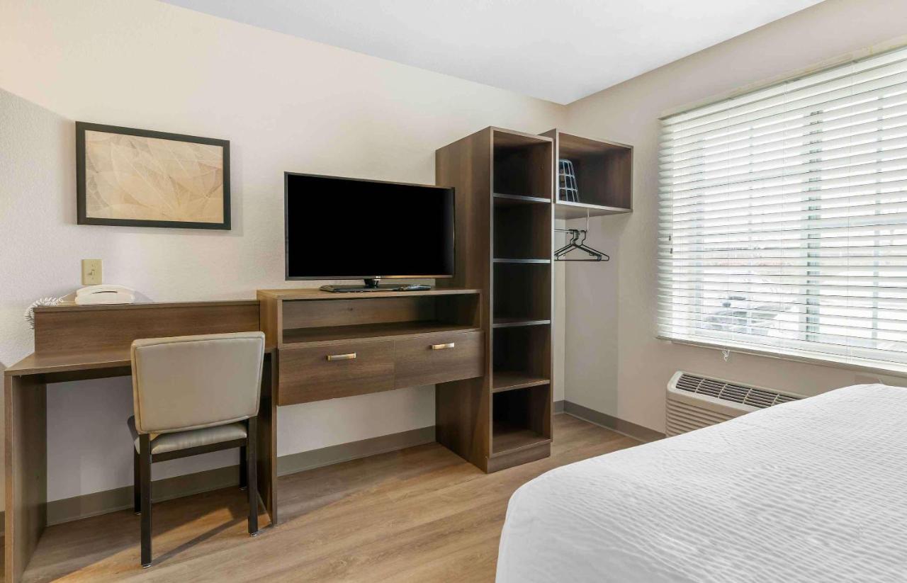 Standard Queen Room - Non Smoking at Extended Stay America Select Suites - Louisville - Airport