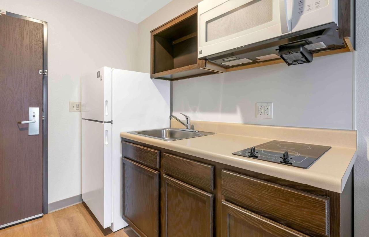 Standard Queen Room - Non Smoking at Extended Stay America Select Suites - Louisville - Airport