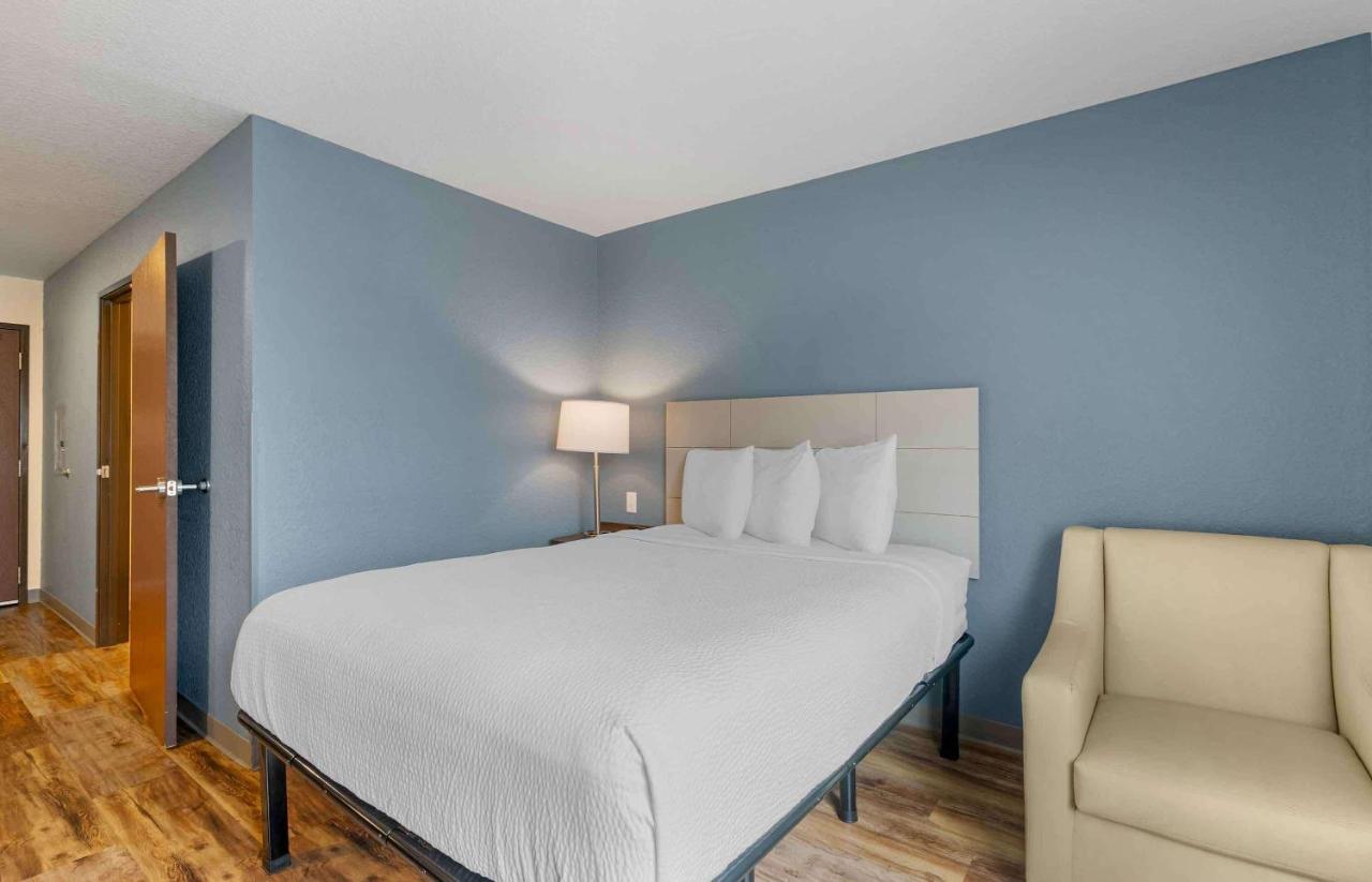 Standard Queen Room - Non-Smoking at Extended Stay America Select Suites - Tampa - Northeast