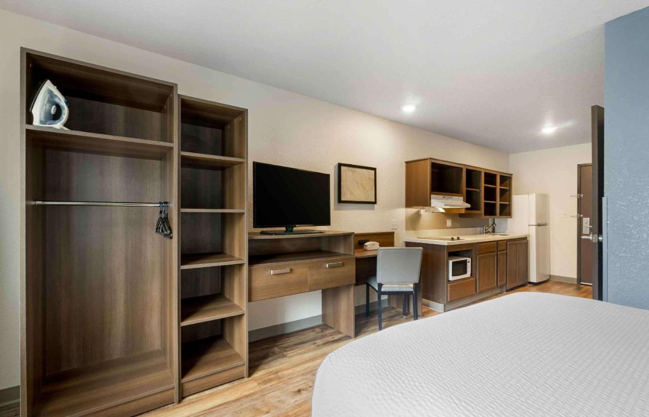 Standard Queen Room - Non-Smoking at Extended Stay America Select Suites - Tampa - Northeast