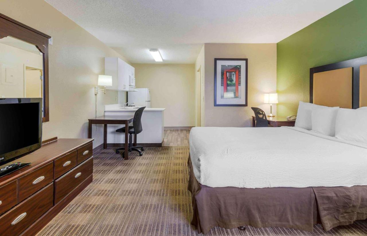 Queen Studio - Non-Smoking at Extended Stay America Select Suites Fayetteville Owen Dr